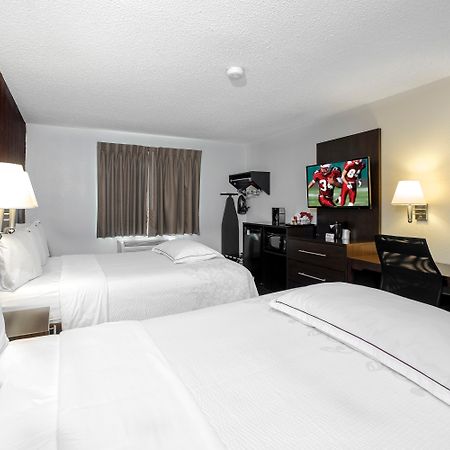 Red Roof Inn Plus+ & Suites Malone Екстериор снимка