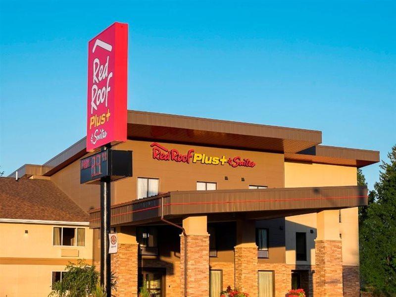 Red Roof Inn Plus+ & Suites Malone Екстериор снимка