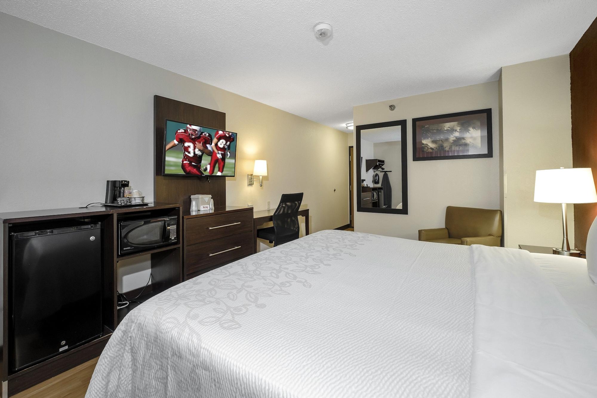 Red Roof Inn Plus+ & Suites Malone Екстериор снимка