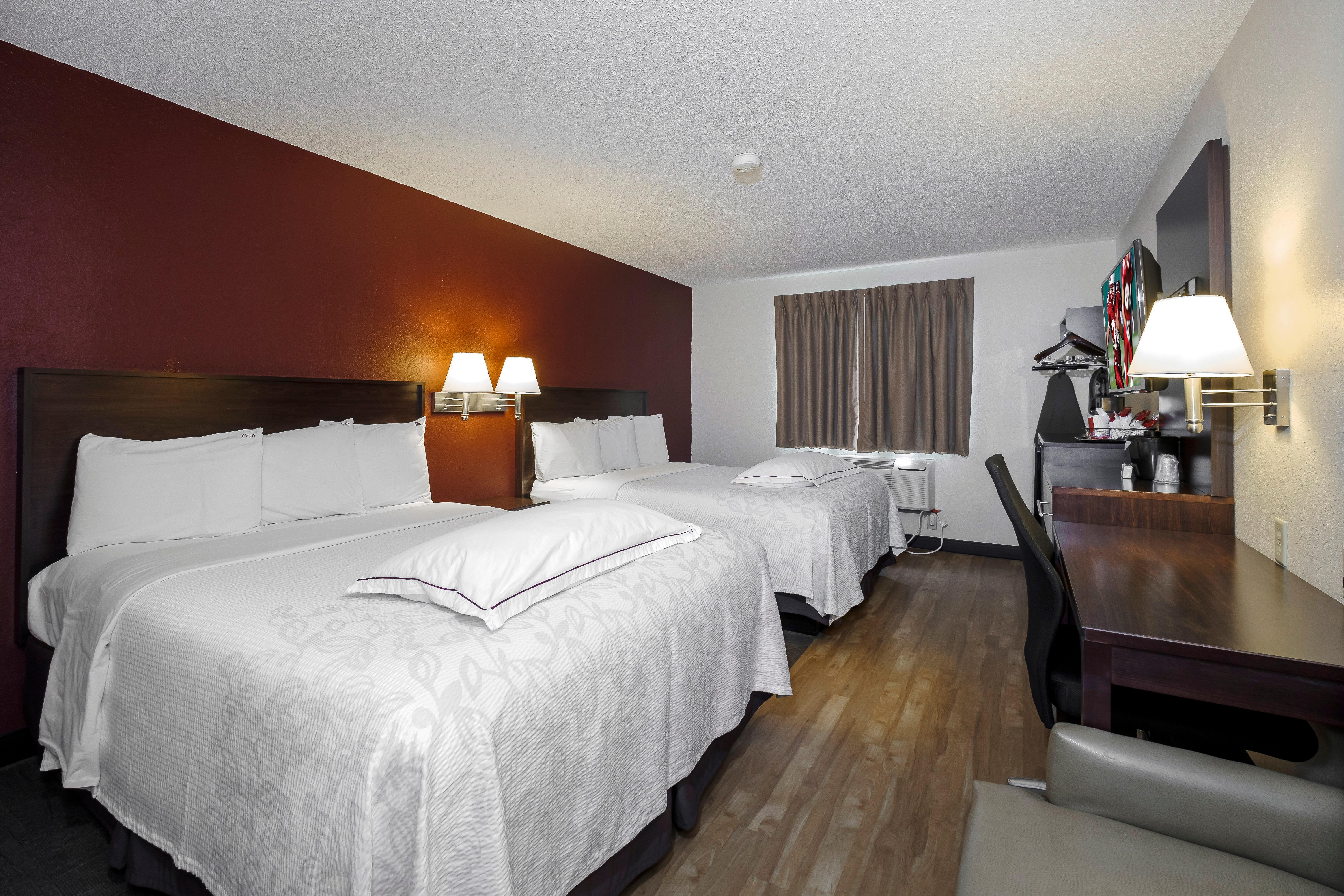 Red Roof Inn Plus+ & Suites Malone Екстериор снимка