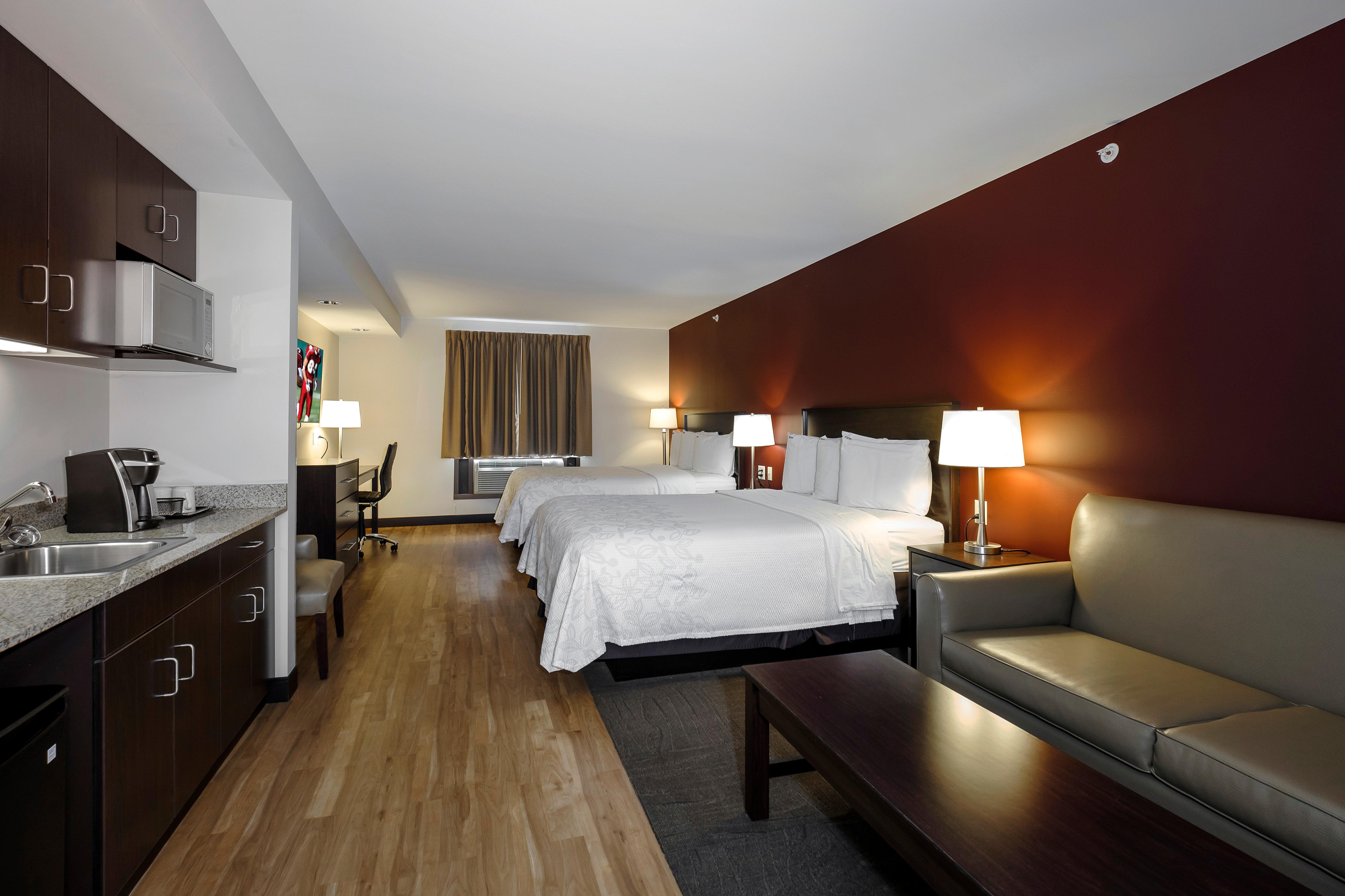Red Roof Inn Plus+ & Suites Malone Екстериор снимка