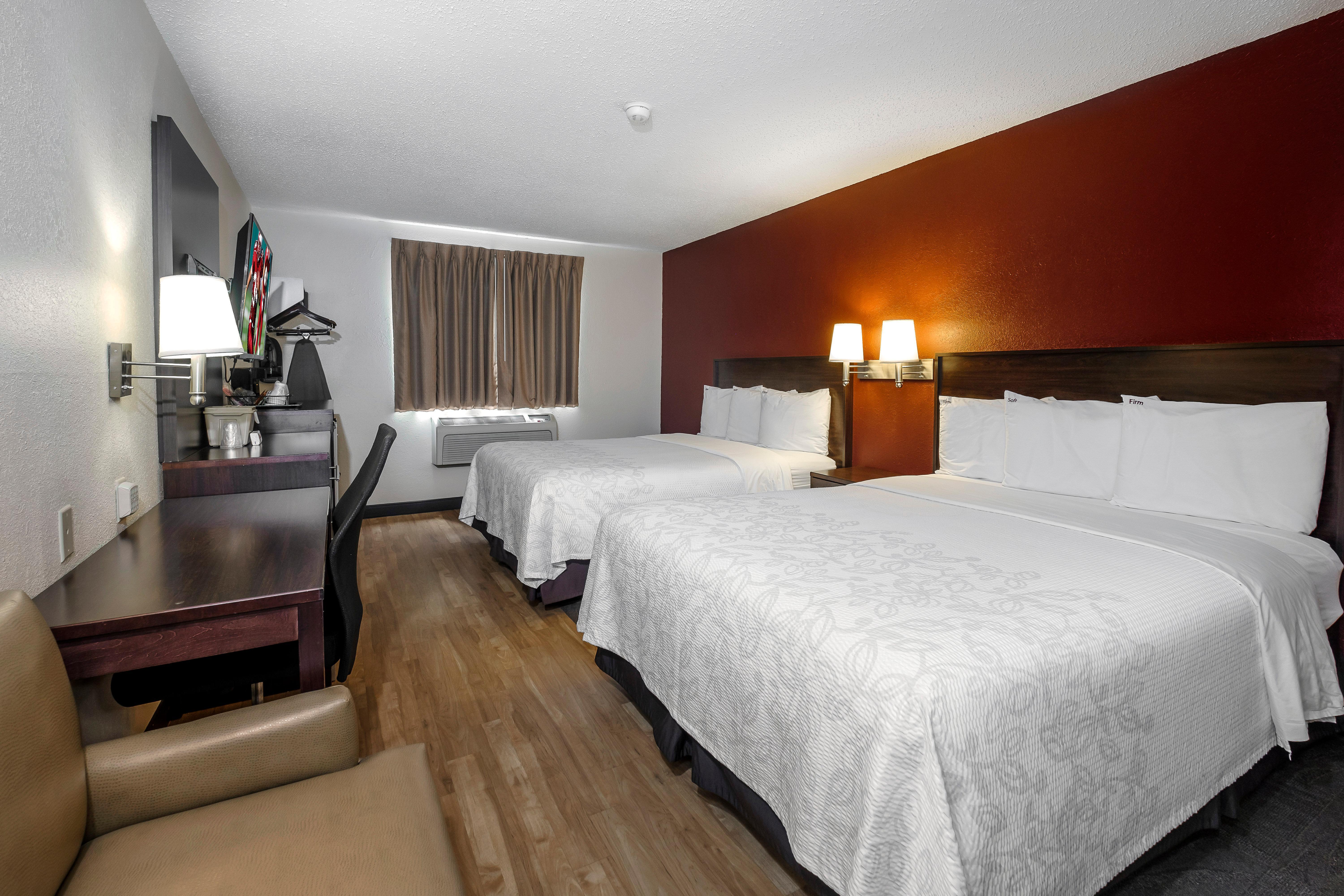 Red Roof Inn Plus+ & Suites Malone Екстериор снимка