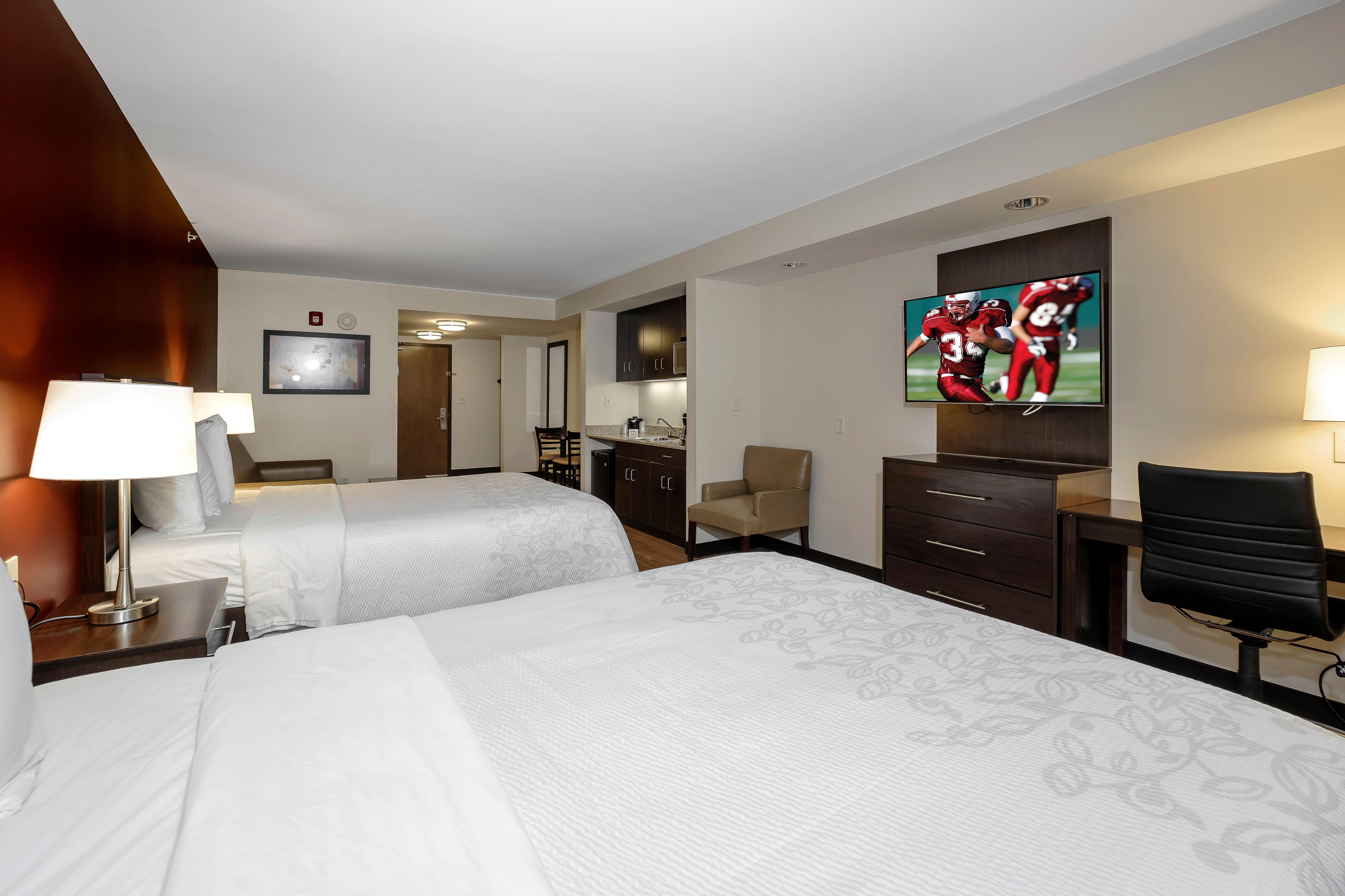 Red Roof Inn Plus+ & Suites Malone Екстериор снимка
