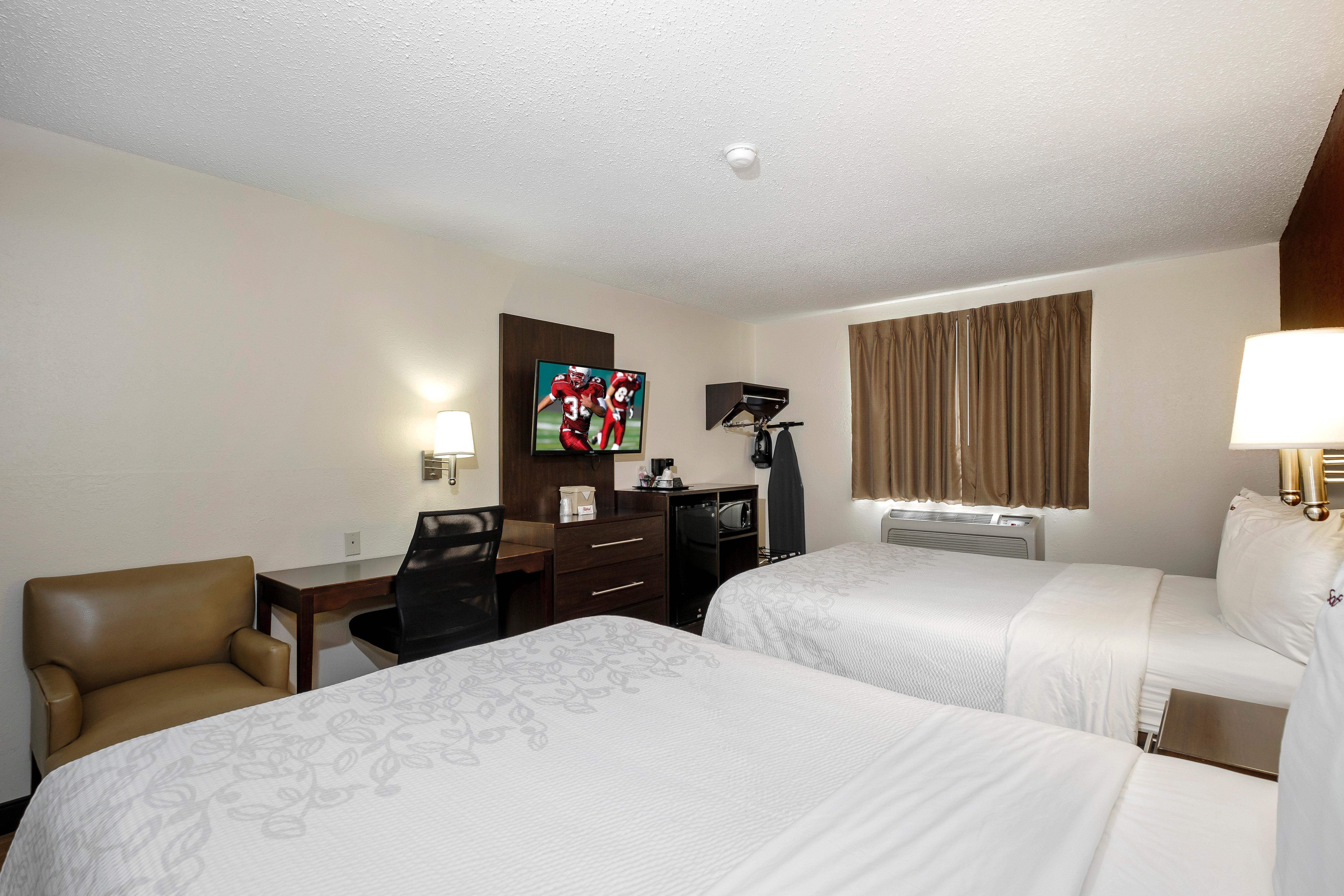 Red Roof Inn Plus+ & Suites Malone Екстериор снимка