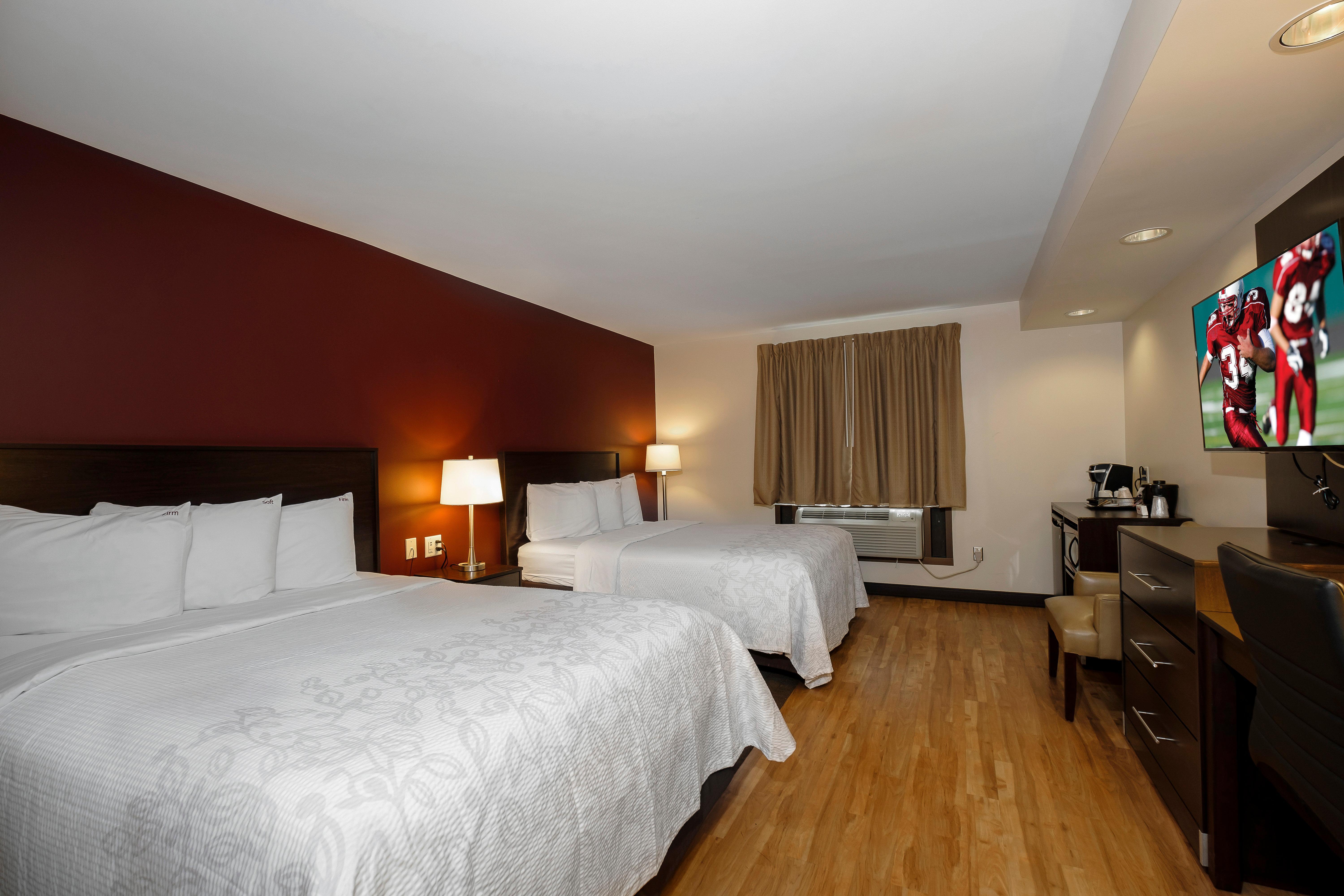 Red Roof Inn Plus+ & Suites Malone Екстериор снимка