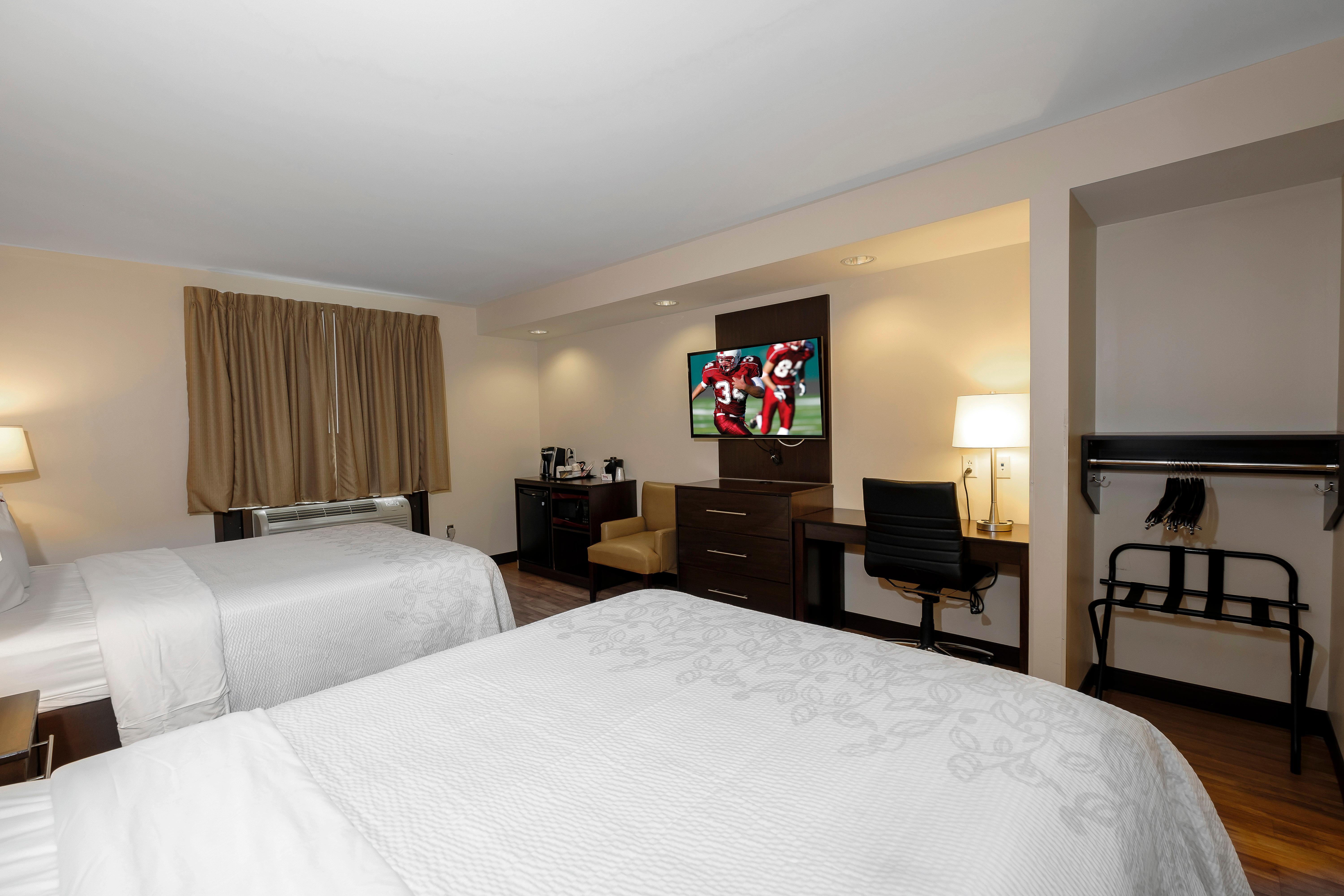 Red Roof Inn Plus+ & Suites Malone Екстериор снимка