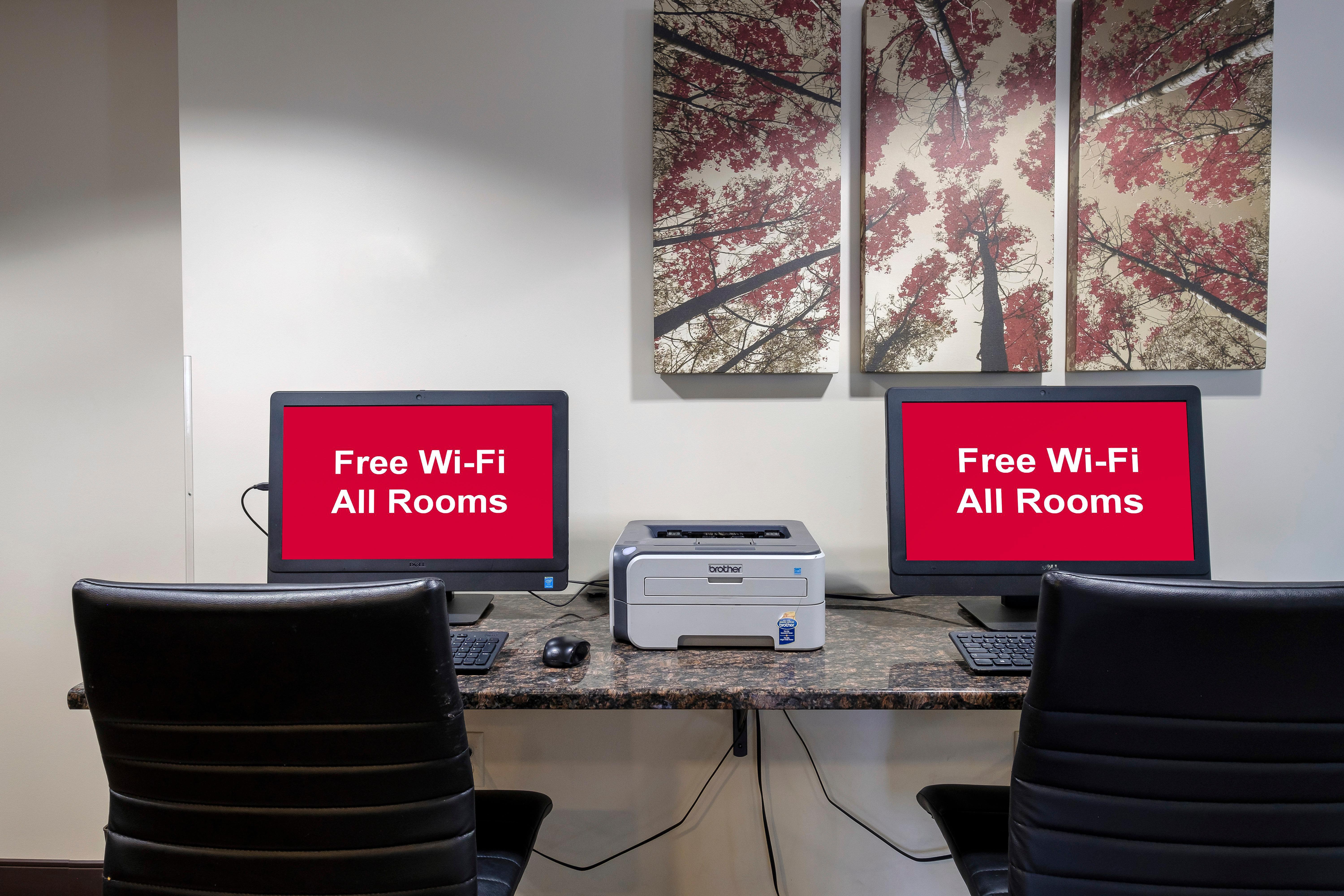 Red Roof Inn Plus+ & Suites Malone Екстериор снимка