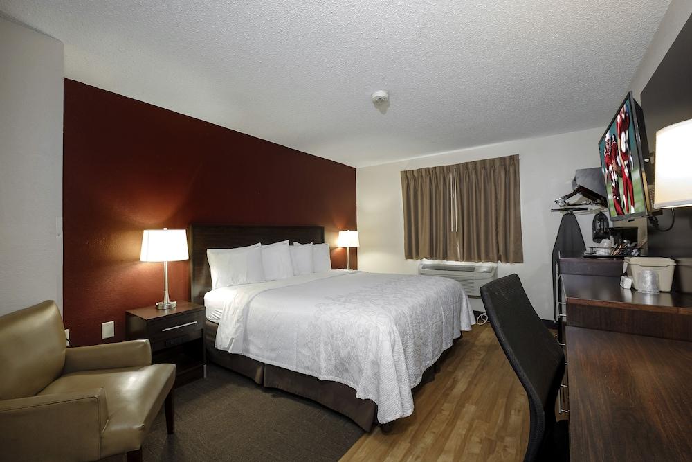 Red Roof Inn Plus+ & Suites Malone Екстериор снимка