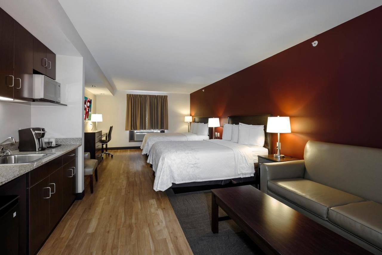 Red Roof Inn Plus+ & Suites Malone Екстериор снимка