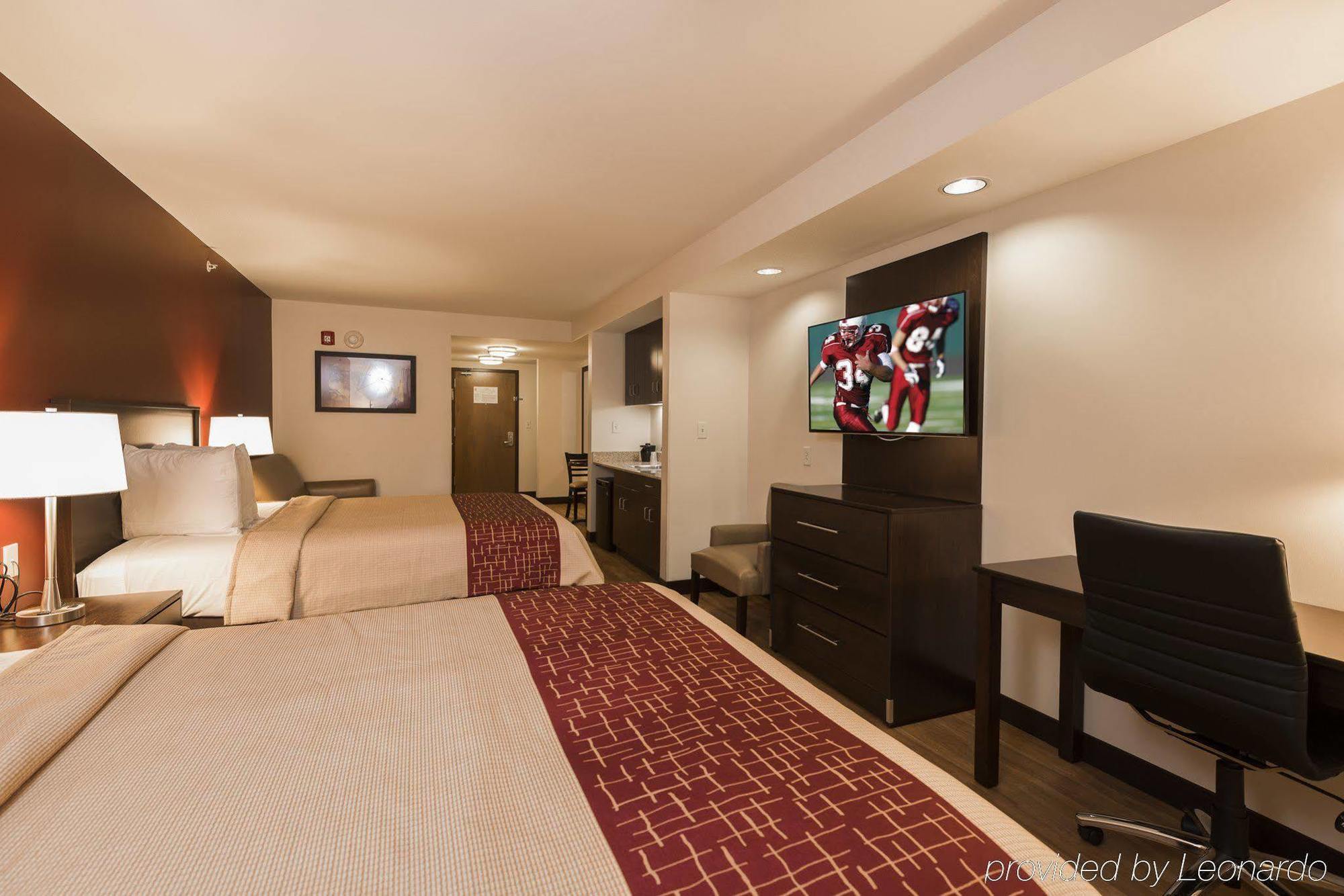 Red Roof Inn Plus+ & Suites Malone Екстериор снимка